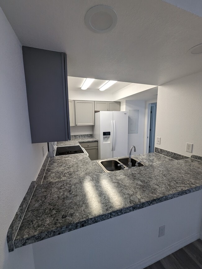 Bar top/Kitchen - 3074 Sir Hamilton Cir