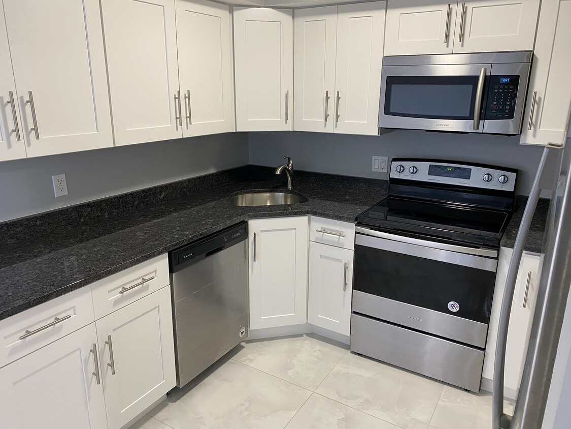 Foto principal - 3650 Village Dr