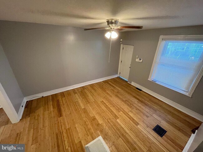 Foto del edificio - 5851 Walton Ave