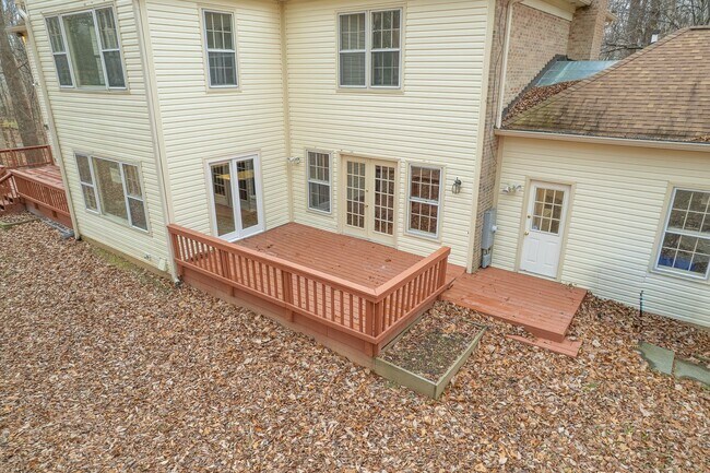 Foto del edificio - Very well maintained 5BR 4.5BA Colonial on 2.3 acres