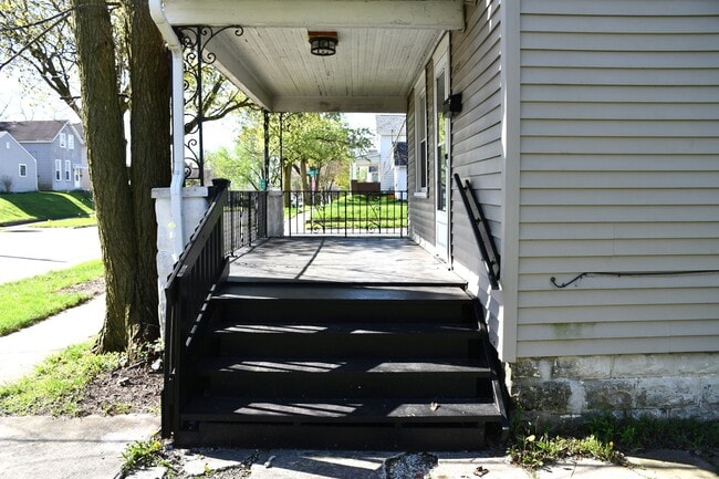 Building Photo - NEW LISTING!! 3 Bedroom House