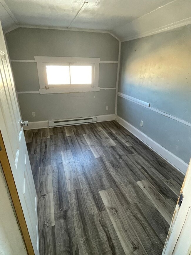 Building Photo - 1523 E Washington St