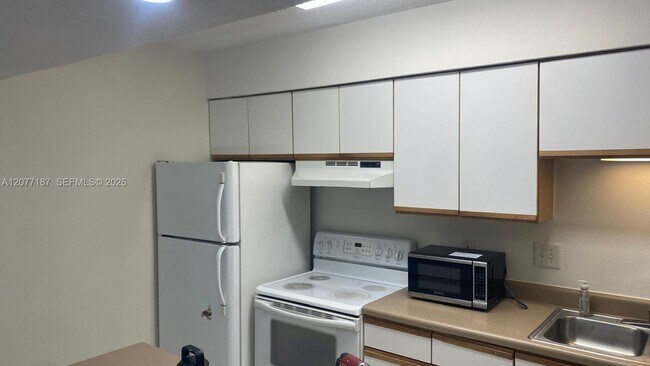 Foto del edificio - 3985 W McNab Rd