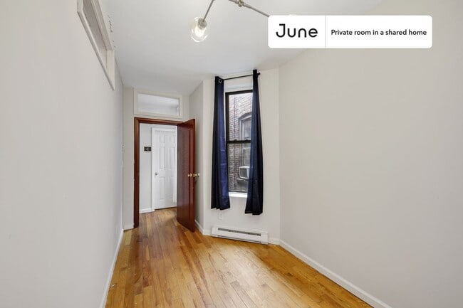 Foto del edificio - Room in Shared 3 bed/1 bath home