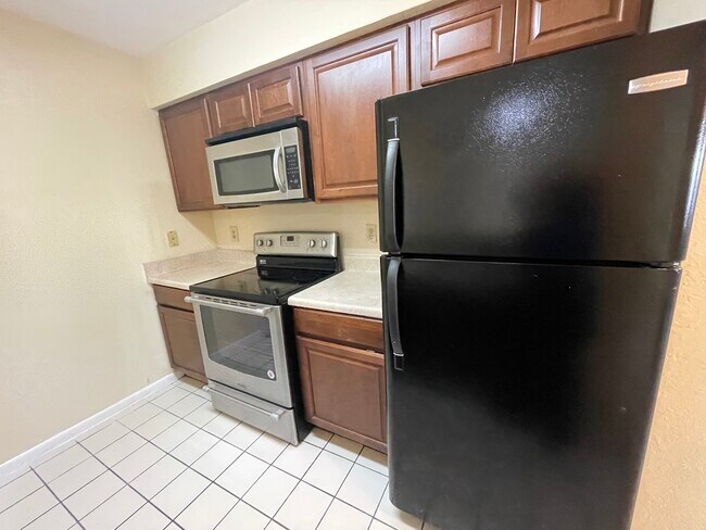 Building Photo - 2881 N Oakland Forest Dr