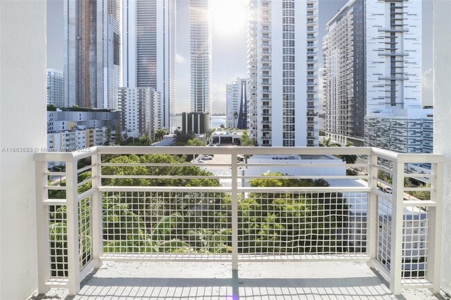 Building Photo - 2200 NE 4th Ave