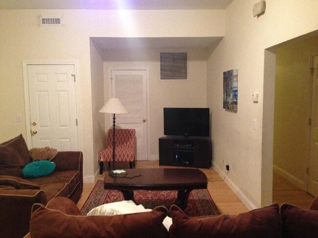 Photo - Amazing BU 4 Bed available 9/1 House