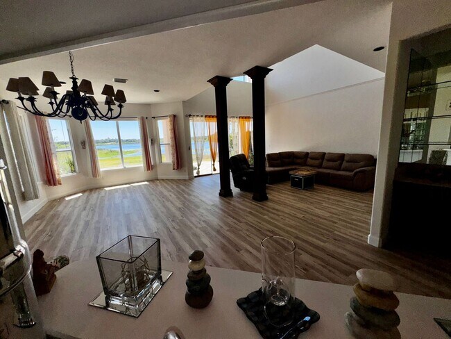 Foto del edificio - 3 Bedroom 2.5 Bath Cinnamon Bay Home with Stunning view, and Hardwood Flooring!