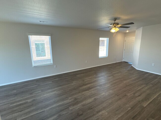 Foto del edificio - *Pre-leasing* Three Bedroom | Two Bath Hom...