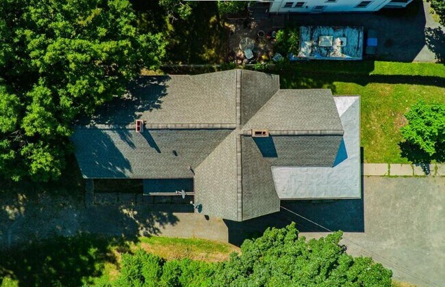 Foto del edificio - 1179 Lyell Ave