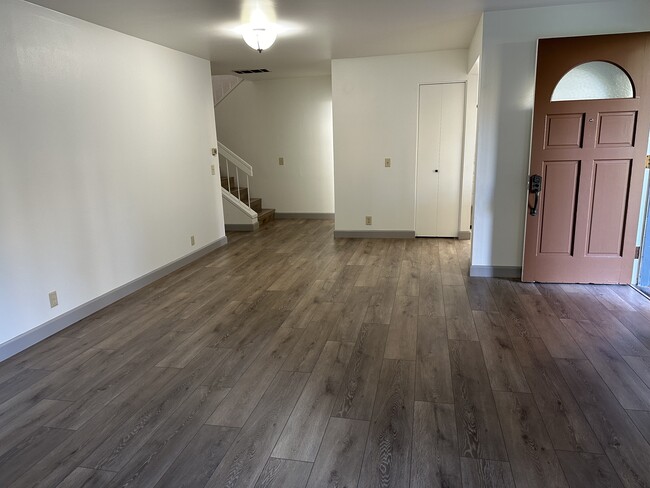 Building Photo - 4014 Layang Layang Cir