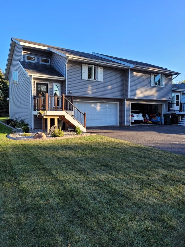 Building Photo - 1575 Kuhle Dr