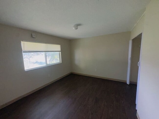 Building Photo - 3007 C.R. Smith St