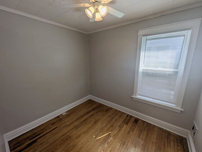 Foto del edificio - 5707 Dewey Ave