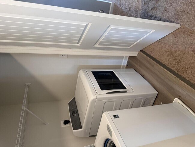 Foto del edificio - 185 Hampstead Blvd