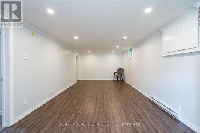Building Photo - 71 Helene Crescent