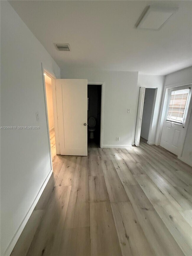 Foto del edificio - 2910 NW 6th Ct