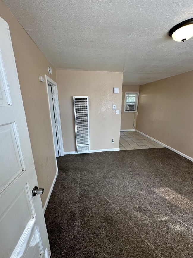 Building Photo - 3340 Riverview Dr