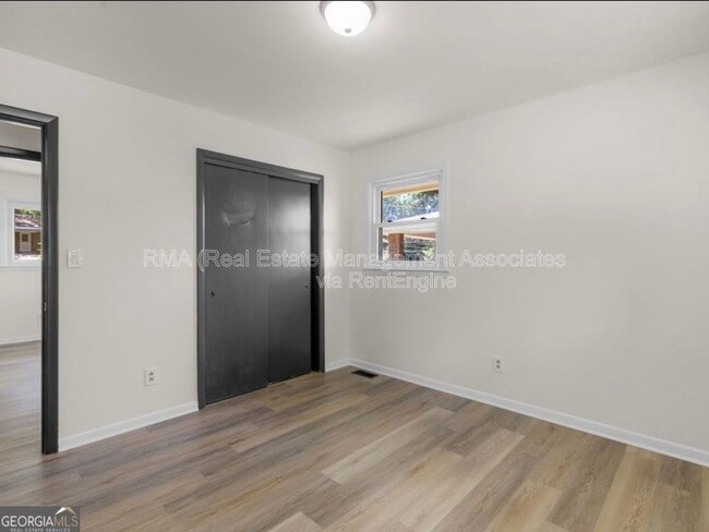 Building Photo - 3548 Meadowview Ct