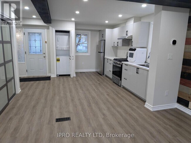 Photo du bâtiment - 945-945 Vance Crescent