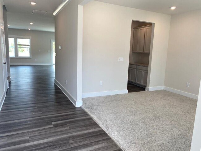 Foto del edificio - New Construction Home in Simpsonville !! 5 Bedroom and 4 baths in Highland Chase