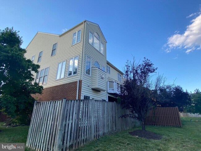 Foto del edificio - 22546 Airmont Woods Terrace