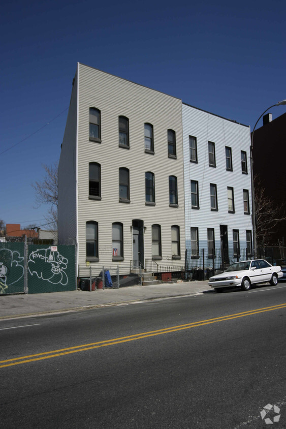 Primary Photo - 655 Bushwick Ave