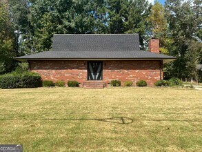 Building Photo - 5760 Penfield Pl