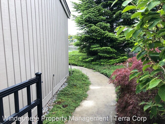 Building Photo - 2 br, 2.5 bath House - 862 Kalispell Drive
