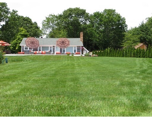 Primary Photo - 35 Howlands Ln