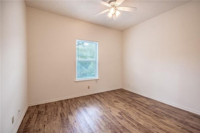 Building Photo - 2414 Longview St