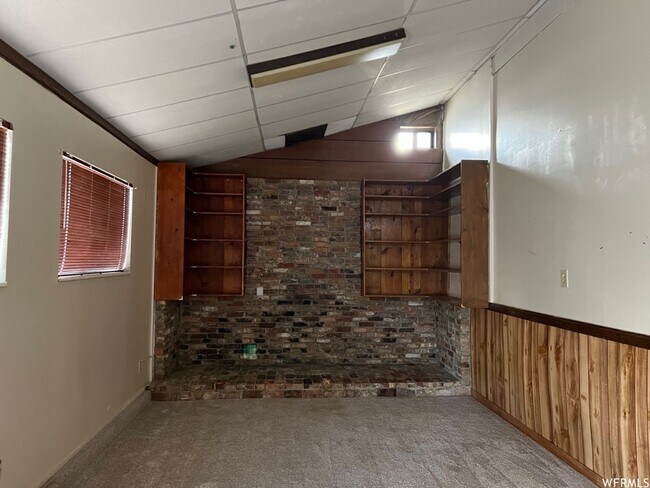 Building Photo - CS-106 N 400 E
