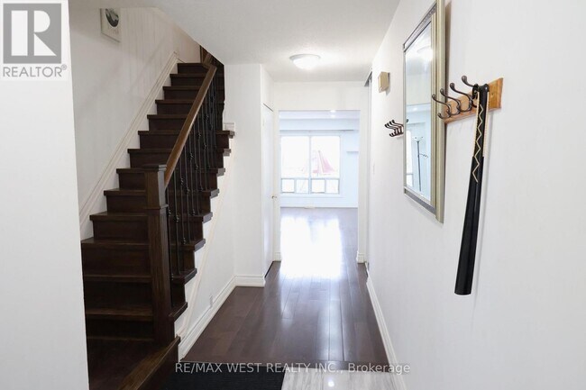 Building Photo - 830 Stainton Dr