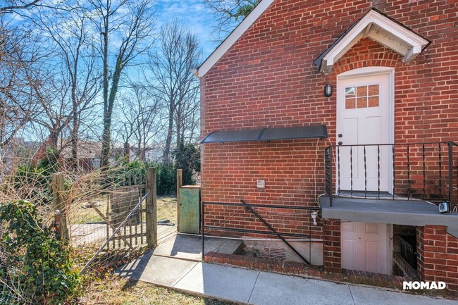 Building Photo - Updated Basement Apartment in College Park