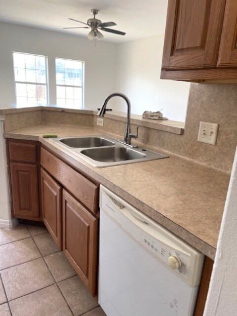 Foto del edificio - 7508 Lazy Creek Dr