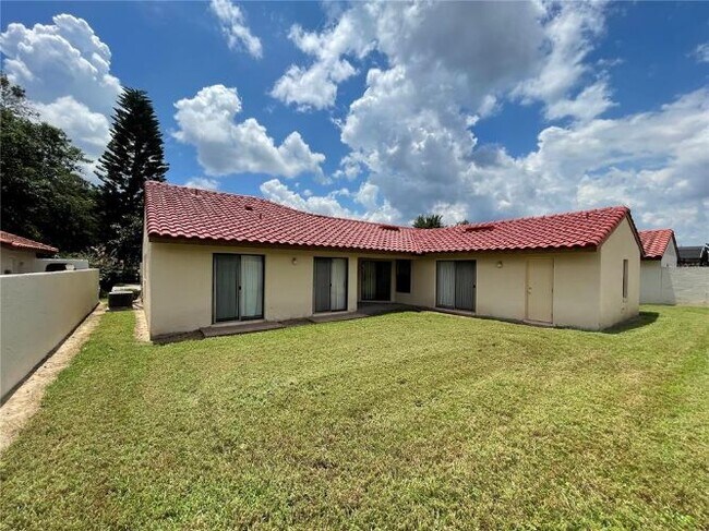 Foto del edificio - 8202 Saragoza Ct