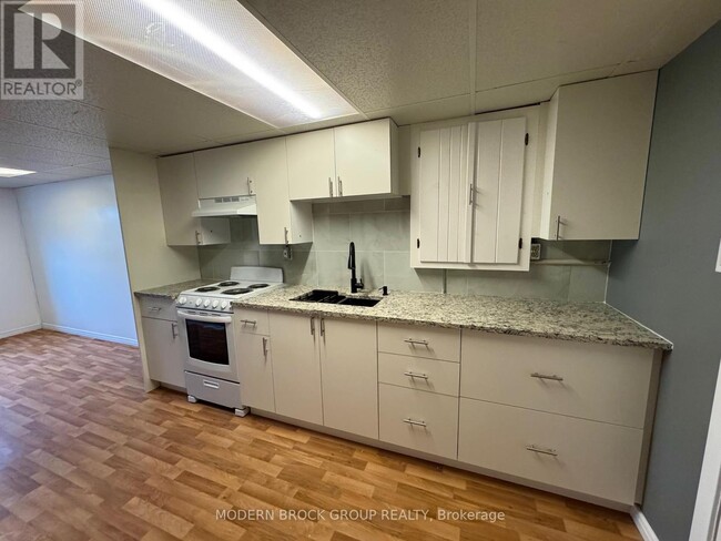 Photo du bâtiment - 1493 Kensington Pkwy