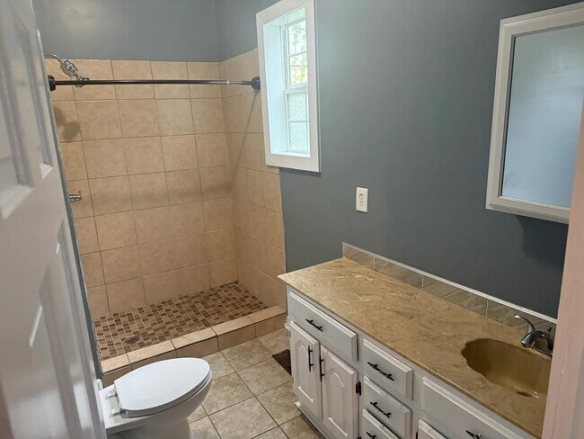 Building Photo - 750 Udell St