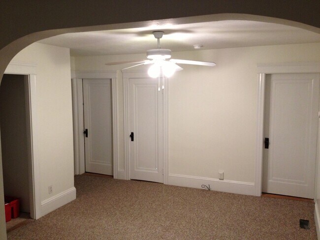 Foto del edificio - 285 Baxter Street, Unit rear