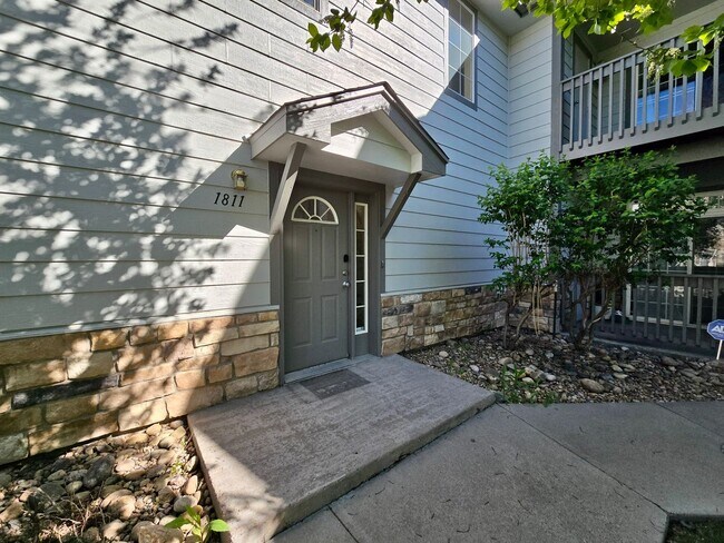 Foto del edificio - Spacious, Updated 2BR / 2 BA Condo in Gated Community!