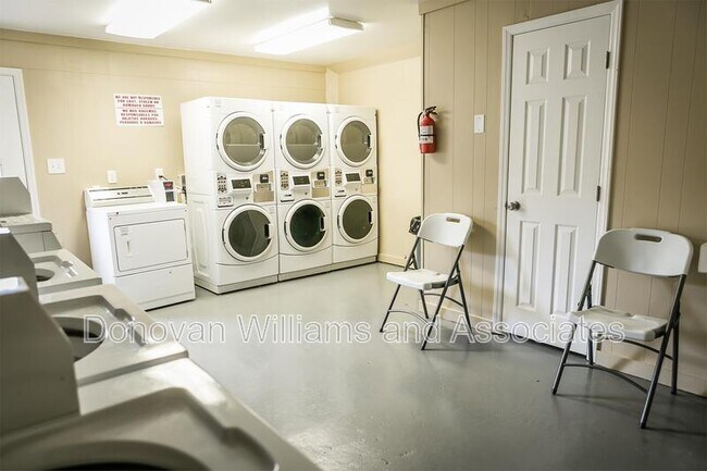 Building Photo - 4620 Central Ave