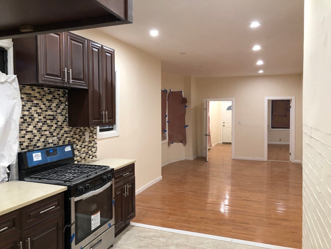 Foto principal - 8593 Parsons Blvd