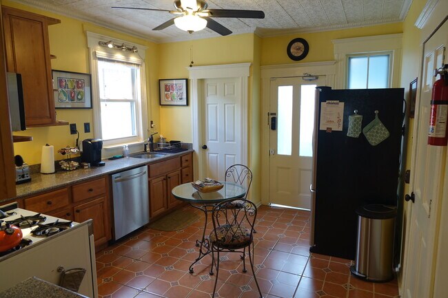 Kitchen. - 98 Woodland Ave.