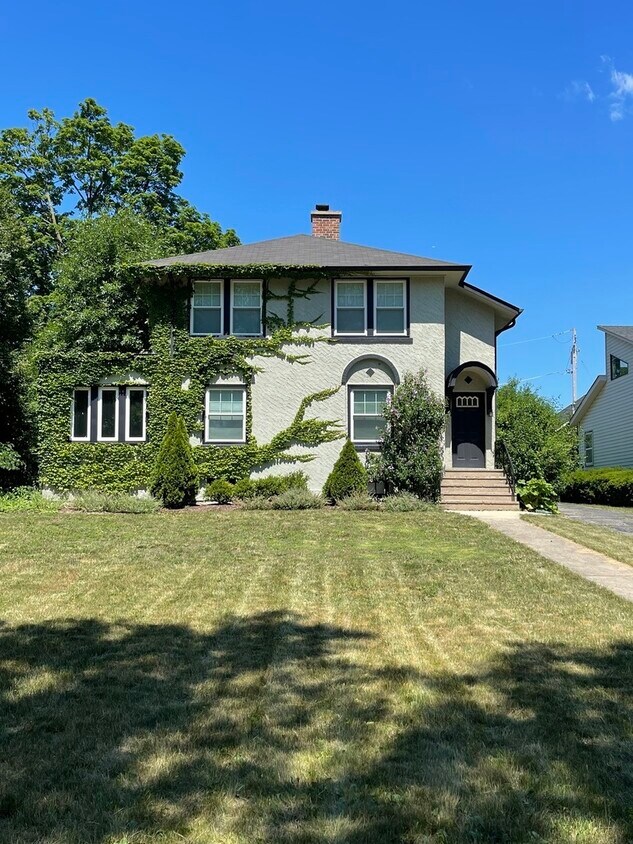 58 Norfolk Ave, Clarendon Hills, IL 60514 House Rental in Clarendon