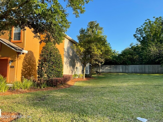 Building Photo - 6820 Misty View Dr