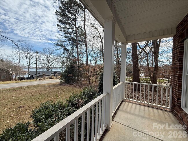 Foto del edificio - 3993 Lake Shore Rd S