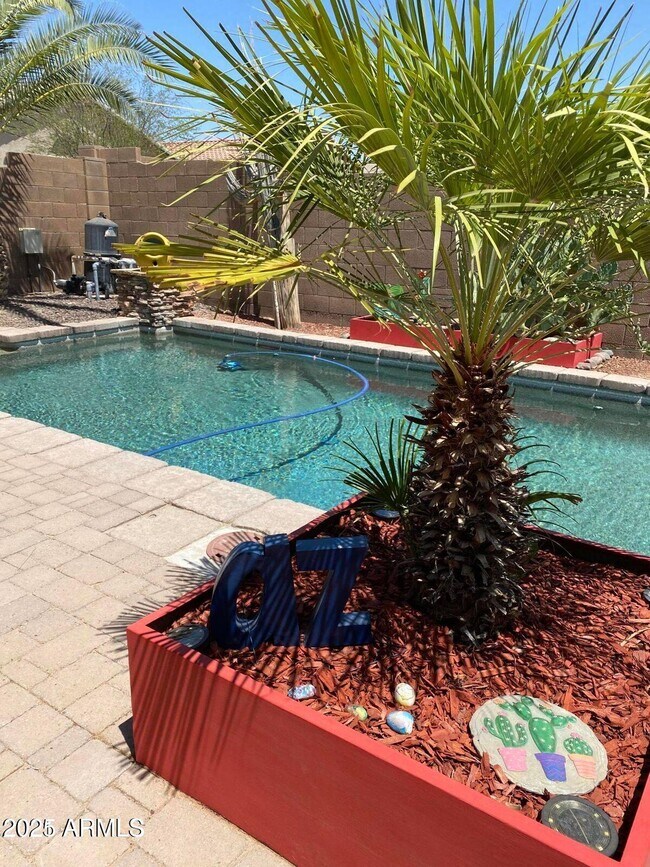 Foto del edificio - 42206 Chambers Dr