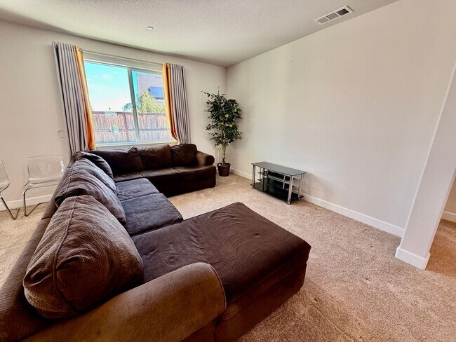 Foto del edificio - Vacaville 4 Bed | 3 Bath | Single-Story | 2,490 SF | Built in 2021