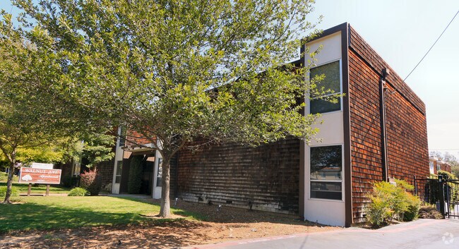 Foto principal - Walnut Avenue Apartments