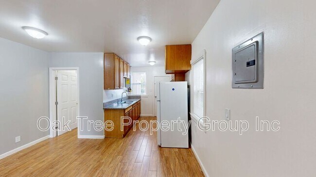 Foto del edificio - 6405 Bancroft Ave